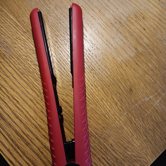 Valectric Red Hair Straightener Styler - Picture 4 of 11